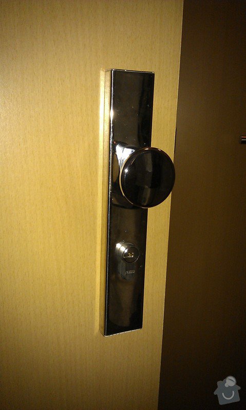 Výměna kování vstupních dveří za bezpečnostní: IMAG2885