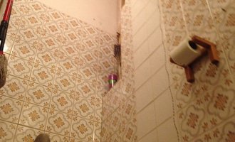 Sádrokartónový strop do koupelny - stav před realizací