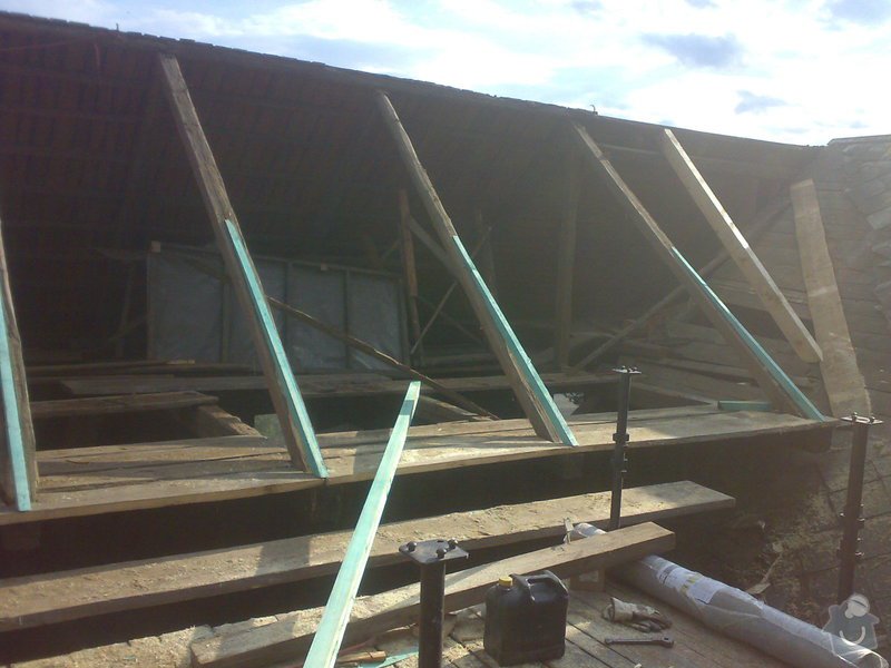 Rekonstrukce části střechy - červen / červenec 2014: 27062014317