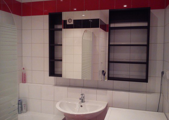 Zrcadlová skříňka+poličky do koupelny