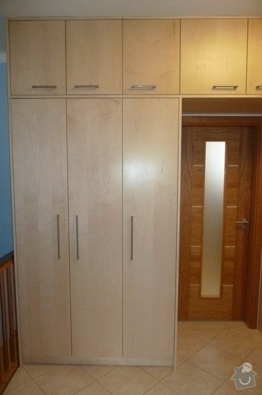 Výroba vestavěné šatní skříně a dveří: P1180994m
