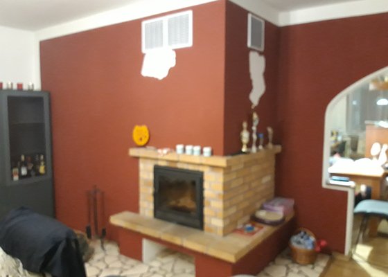 Malíř na vymalování pokoje, kuchyně a chodby