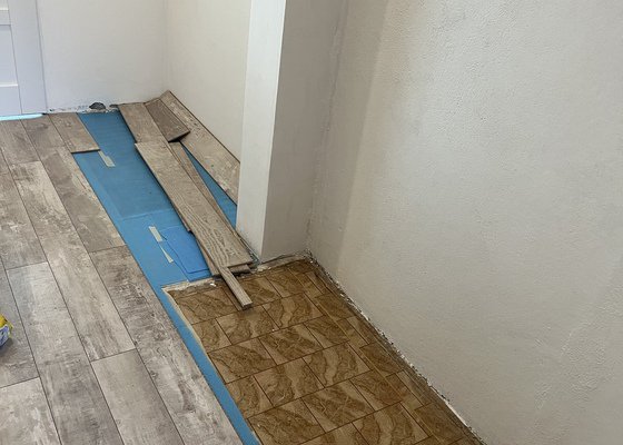 Položení laminátové podlahy 152 x 59 cm