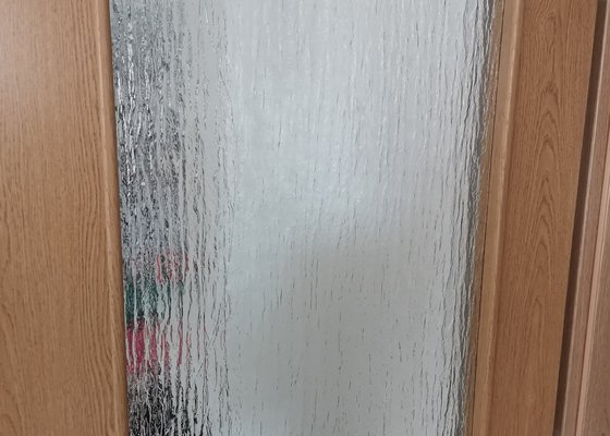Oprava skleněné dveřní výplně