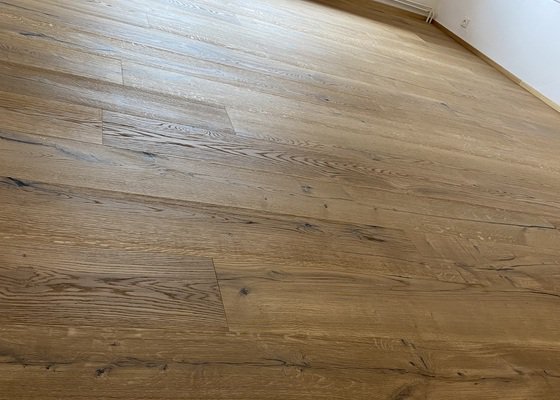Pokládka třívrstvé dřevěné podlahy