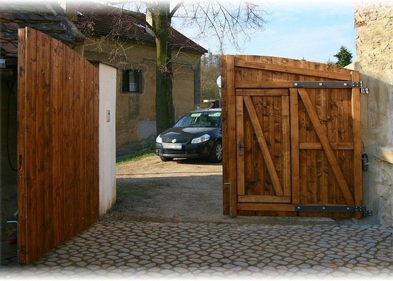Dřevěná vrata