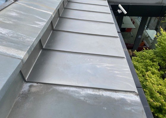 Oprava titanzinkové střechy