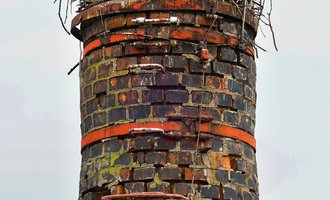 Sanace komína a obnova čapího hnízda na komíně v Ronově nad Doubravou