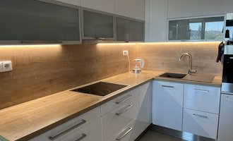 Deska za kuchyňskou linku + výroba kuchyňské skříňky