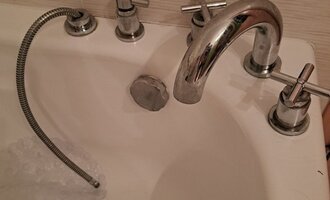Výmena sprchovej hadice na vani - stav před realizací