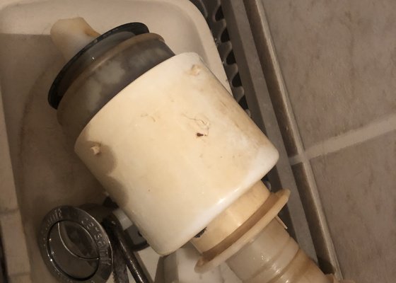 Netěsnící vypouštěcí ventil WC