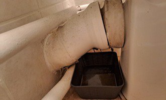 Výměna netěsnícího odpadu u WC + výměna baterie sprchy - stav před realizací