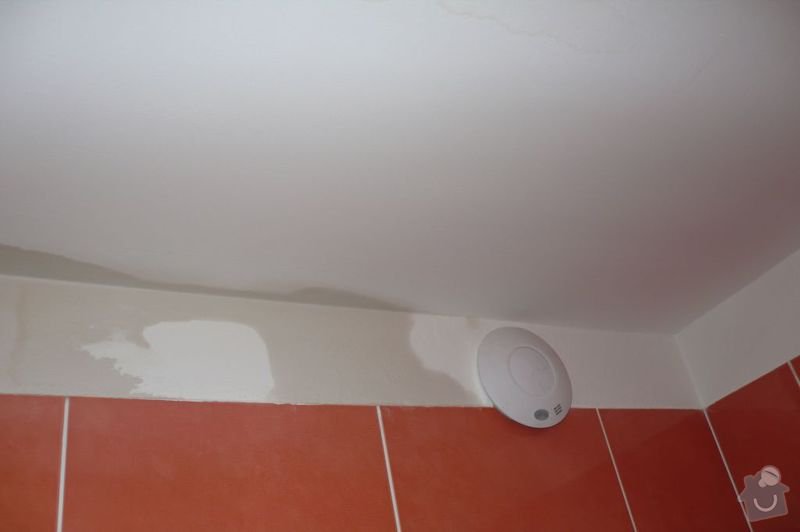 Oprava sádrokartonového stropu v koupelně, vymalování: koupelna02