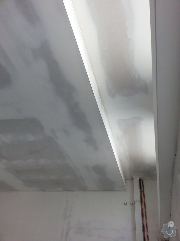 Podhledy s izolací, stěny a elektro: 20140719_105059