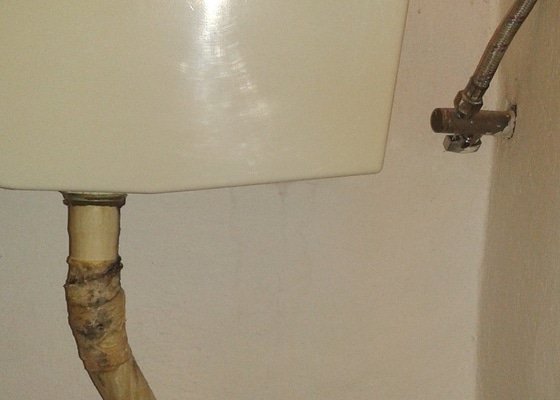 Drobná instalatérská práce, výměna nádrže WC