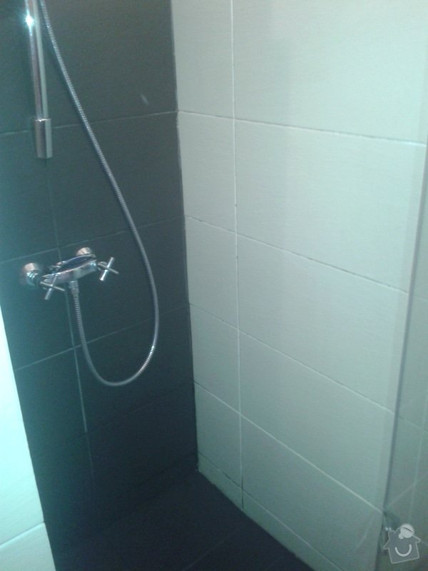 Vymena sparovacky ve sprchovem koute (Nika) za kvalitnejsi Mapei..: 20141020_080754