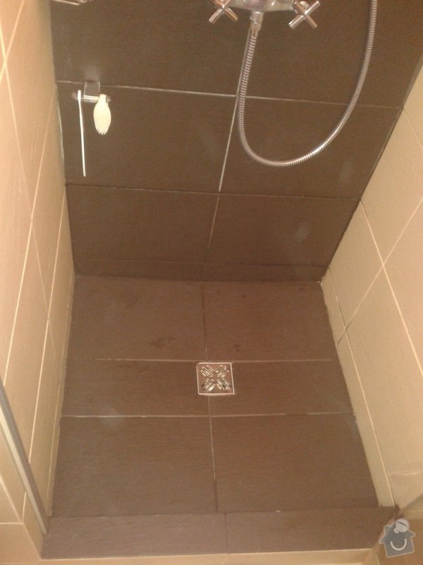 Vymena sparovacky ve sprchovem koute (Nika) za kvalitnejsi Mapei..: 20141020_080821