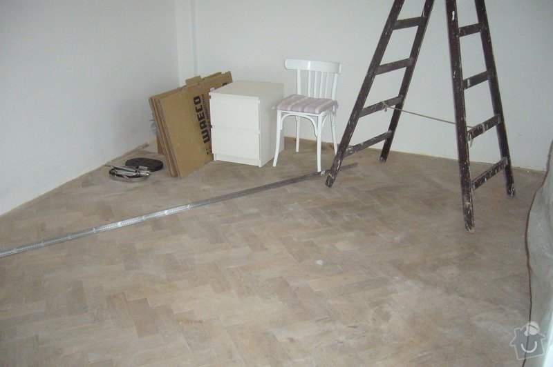 Rekonstrukce dřevěné parketové podlahy: P1100447