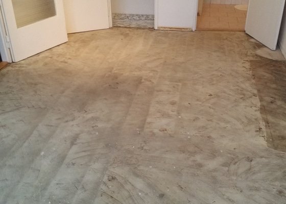 Rekonstruce podlahy 20 m2 (1 pokoj) - stav před realizací
