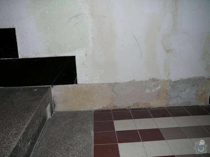 Oprava dlažby kolem schodů na chodbě v bytovém domě: P1080985