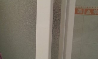 Zasklení dveří sprchového koutu - stav před realizací