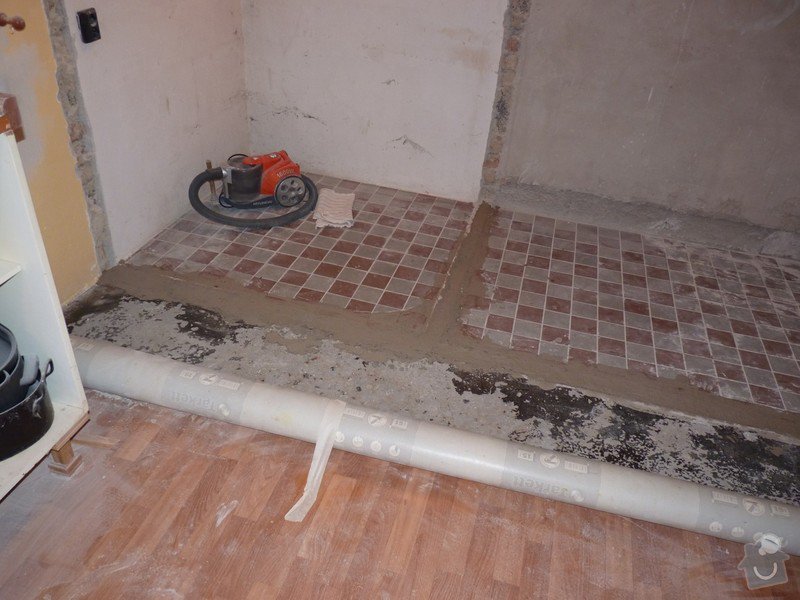 Rekonstrukci a vyrovnání betonové podlahy v kuchyni - přibližně 5,25 x 3,30 m: P1170681