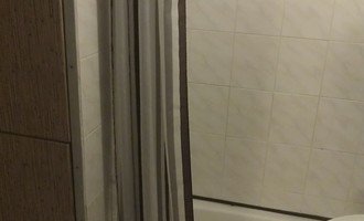 Výměna vany za sprchový kout, instalatérské práce, obklady - stav před realizací