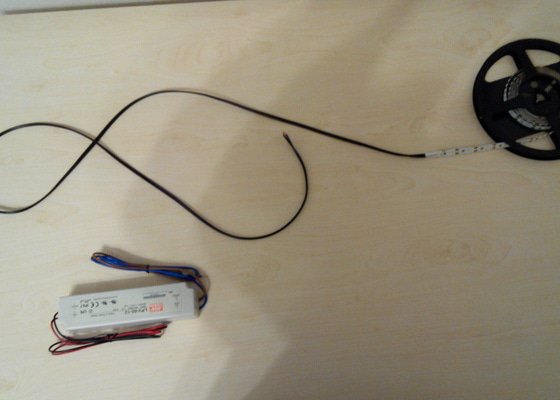 Instalace LED pásky nad kuchyňkou linku