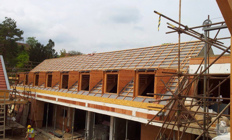 Novostavba střechy chráněného bydlení Brumovice: 20140425_141124