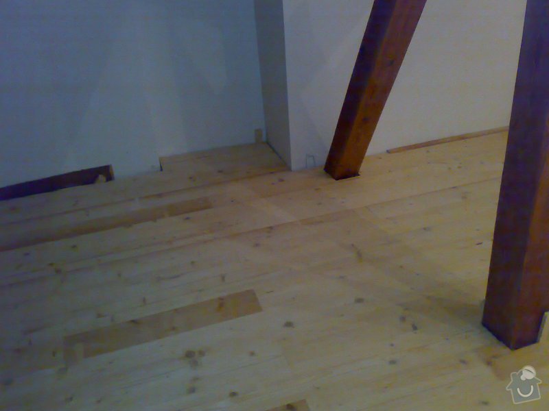 Masivní smrková podlaha v podkroví: 220120103651