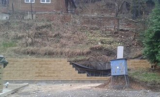 Výstavba schodiště mezi dvěma pozemky ve stráni - stav před realizací