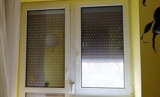 Předokenní rolety (3 okna, 1 dveře)