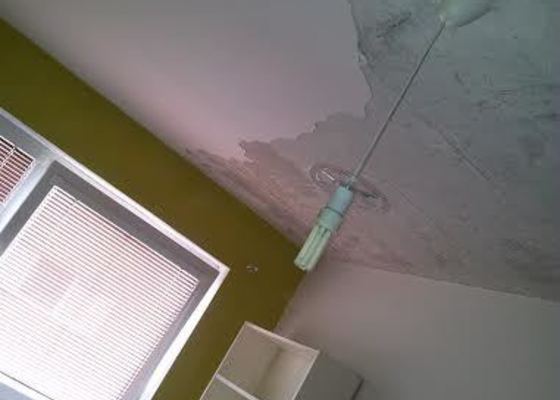 Oprava spadlého stropu + výmalba