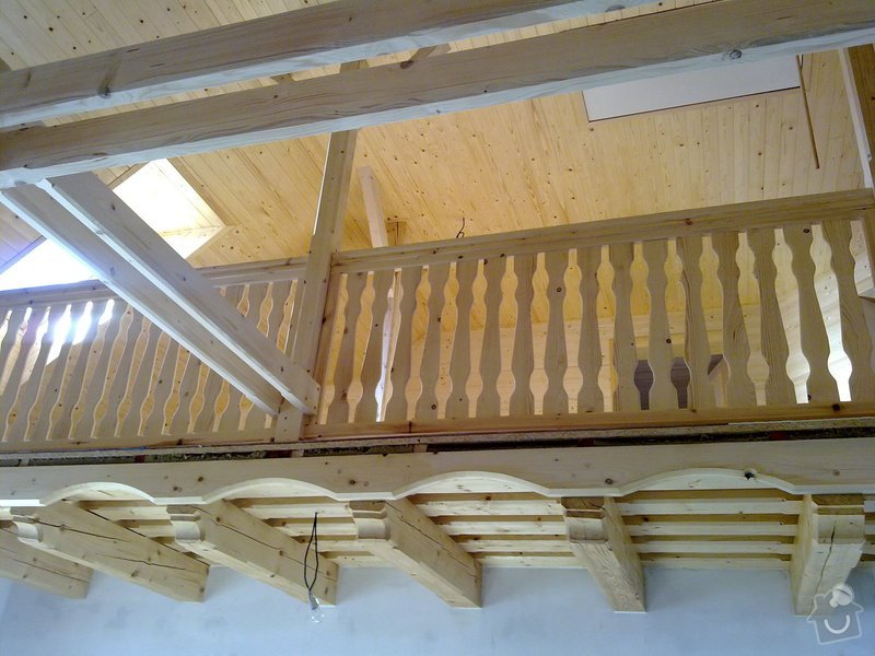 Střecha,arkýře,stropní trámy,dřevěný interier,schody: 25022011430