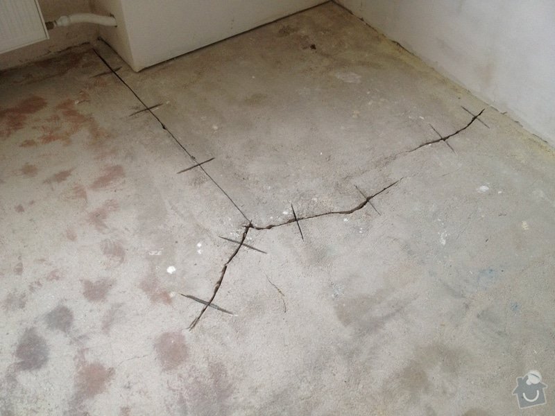 Úprava problematického betonu, vyrovnání podlahy, pokládka lepeného vinylu, obklad shodiště : IMG_3901