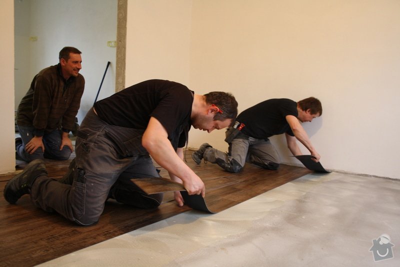 Úprava problematického betonu, vyrovnání podlahy, pokládka lepeného vinylu, obklad shodiště : IMG_3986