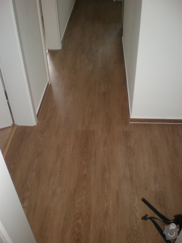 Renovace parket,vyrovnání podlah sanoniveleční stěrkou,lepení vinylové podlahy,montáž int.dveří: 015