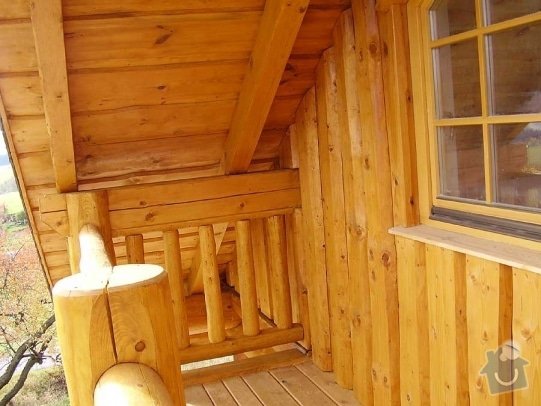 Dřevěné zábradlí na balkón u srubového domu: balkon_srub