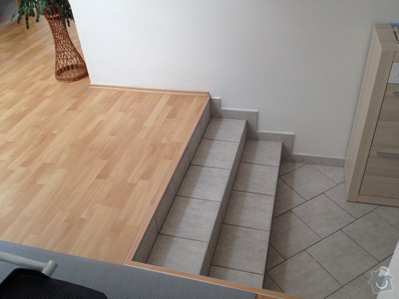 Dřevěná zábrana nad schodištěm: schody_2
