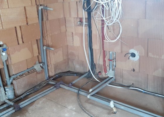 Rozvody vody + topení (podlahové+radiátory) 