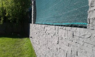 Obložení plotu  umělým kamenem 