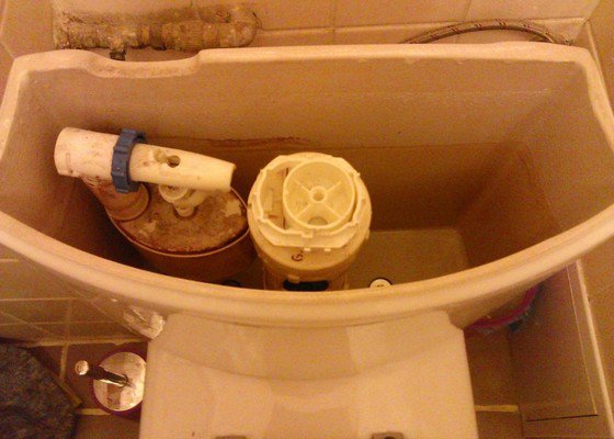 Oprava protékajícího WC
