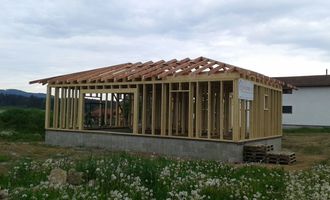 Dodání a montáž dřevěné konstrukce rodinného domu
