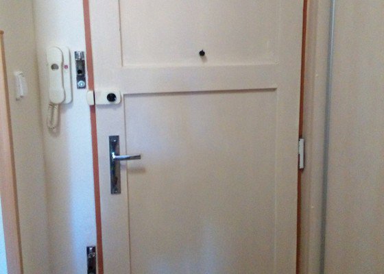 Zabezpečení vstupních dveří