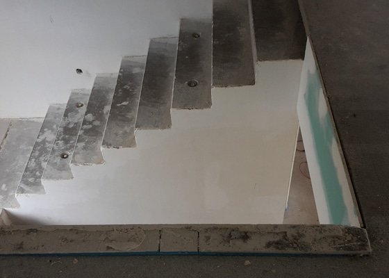 Truhlář - obklad schodiště