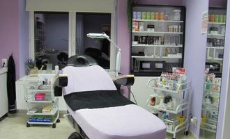 Zařízení kadeřnického , kosmetického , masážního a pedikérského salonu