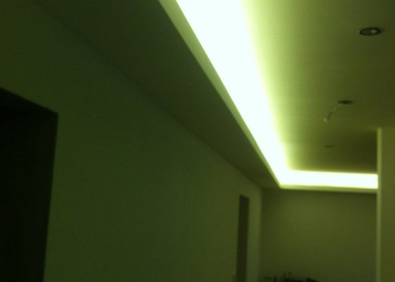 Sádrokartonový strop, světelná rampa 