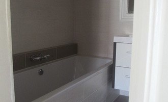 Rekonstrukce bytu - podlahy, koupelna, topení