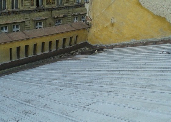 Oprava a údržba střechy z alukritových šablon