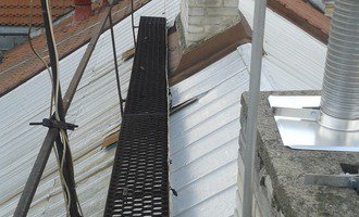 Oprava a údržba střechy z alukritových šablon - stav před realizací